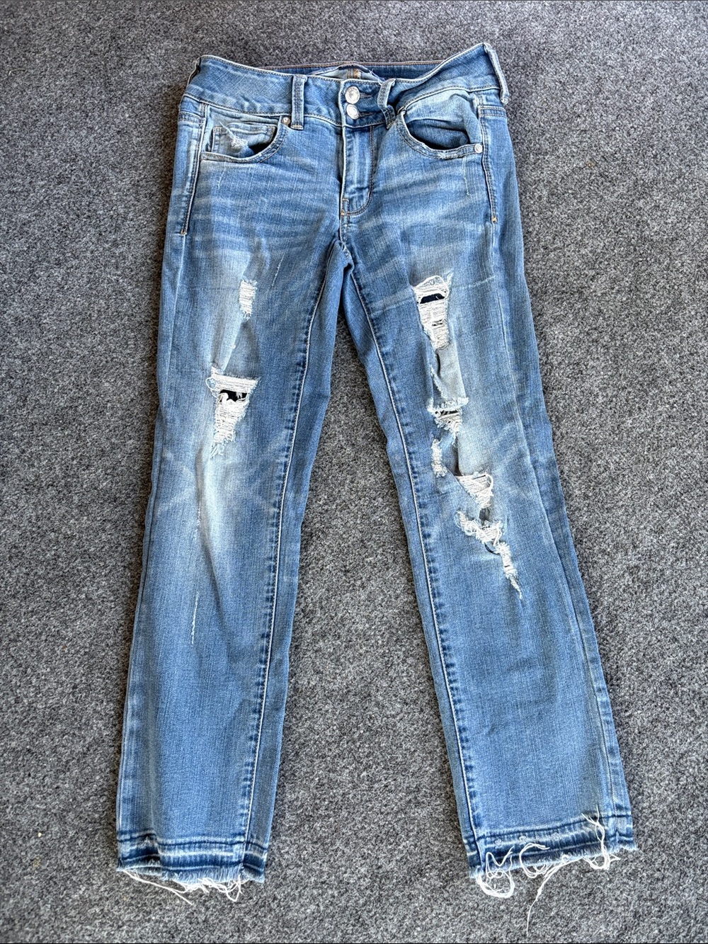 American Eagle Outfitters Light Blue Distressed Jeans - Artist Crop - Size 4